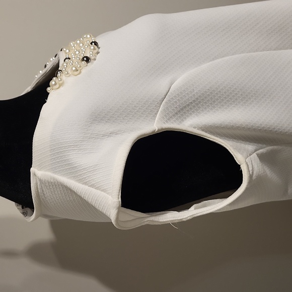 Reitmans sleeveless top with pearl details. - Picture 5 of 10